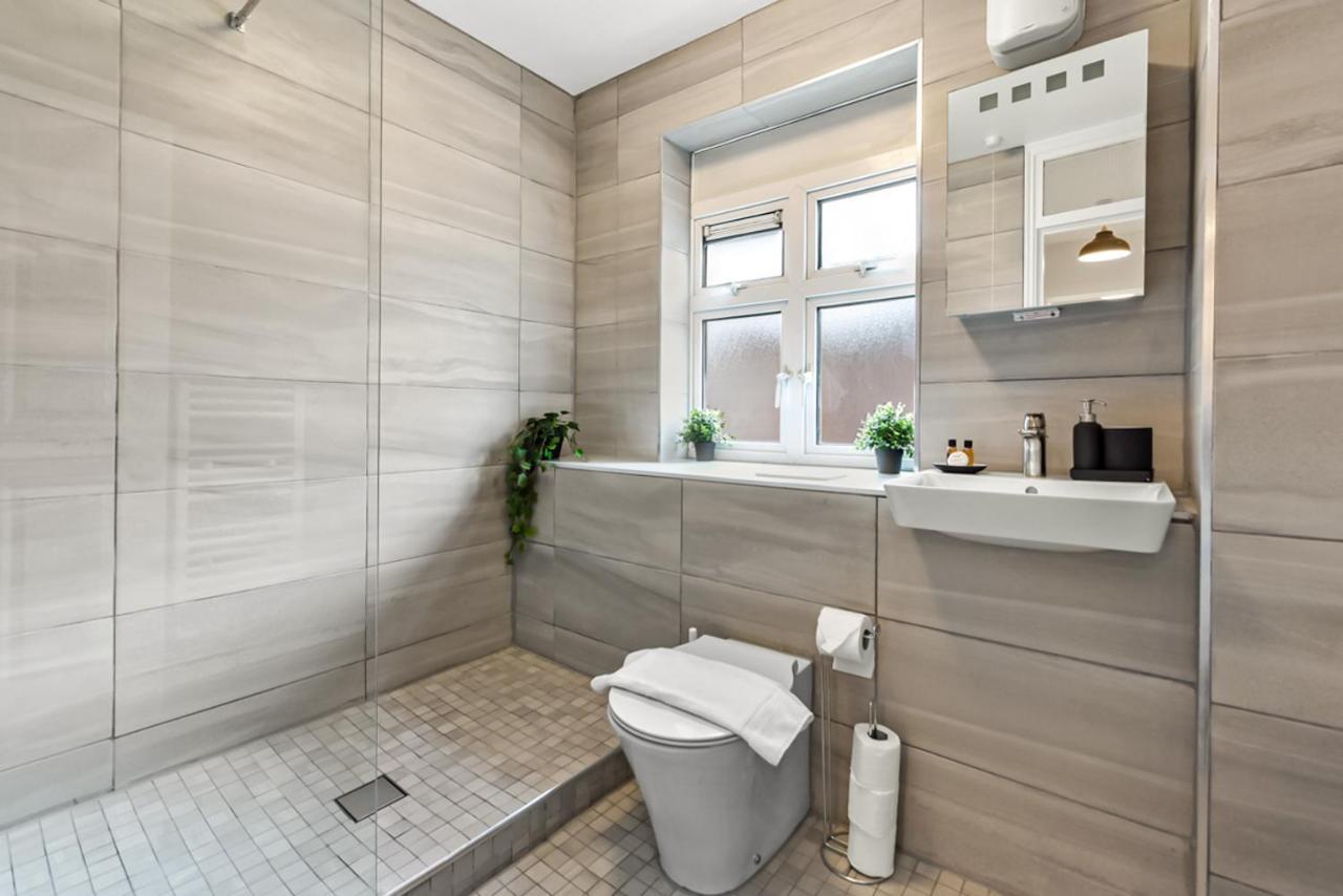 Family Friendly, Zone 2, 2 Beds, Overground London Exteriör bild