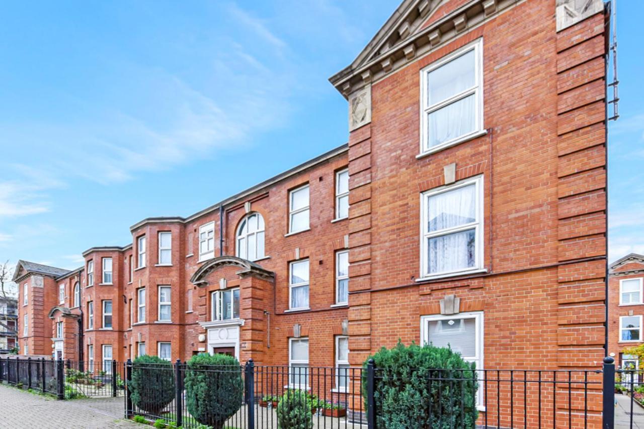 Family Friendly, Zone 2, 2 Beds, Overground London Exteriör bild