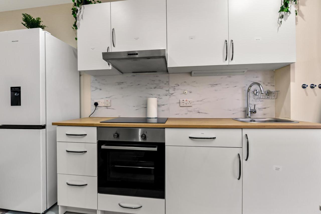 Family Friendly, Zone 2, 2 Beds, Overground London Exteriör bild