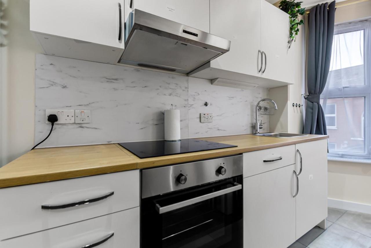 Family Friendly, Zone 2, 2 Beds, Overground London Exteriör bild