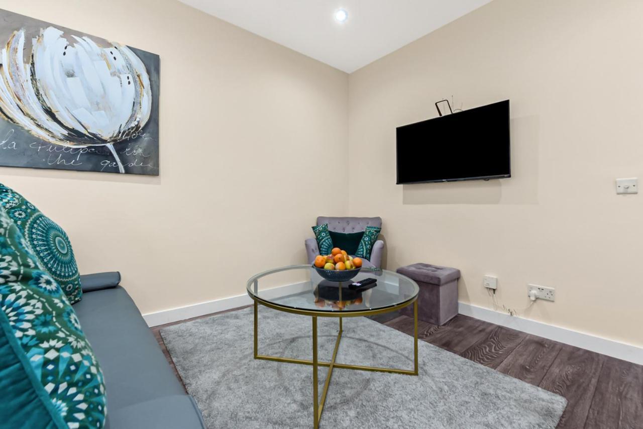 Family Friendly, Zone 2, 2 Beds, Overground London Exteriör bild